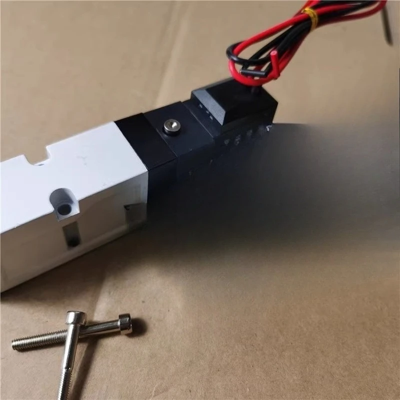 

Solenoid valve SIE311-IP-SD2-D4 hot runner SIE311-1P-SD2-A2 AC220V DC24V