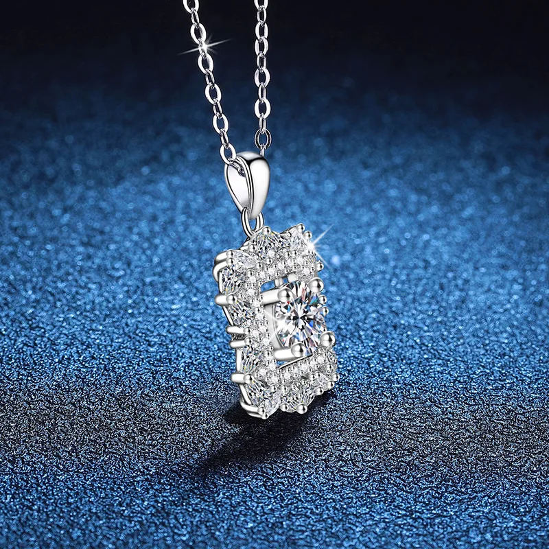 LioraGem Surrounding Diamond-studded Square Candy Pendant, Royal Luxury 1-carat D Color Moissanite Necklace Platinum PT950 Stamp