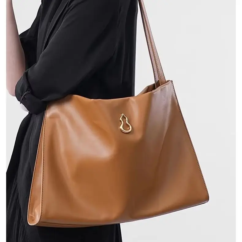 

Soft, Durable, Versatile Rectangular Shoulder Tote Bag for Women: Large Capacity, Perfect for Commuting