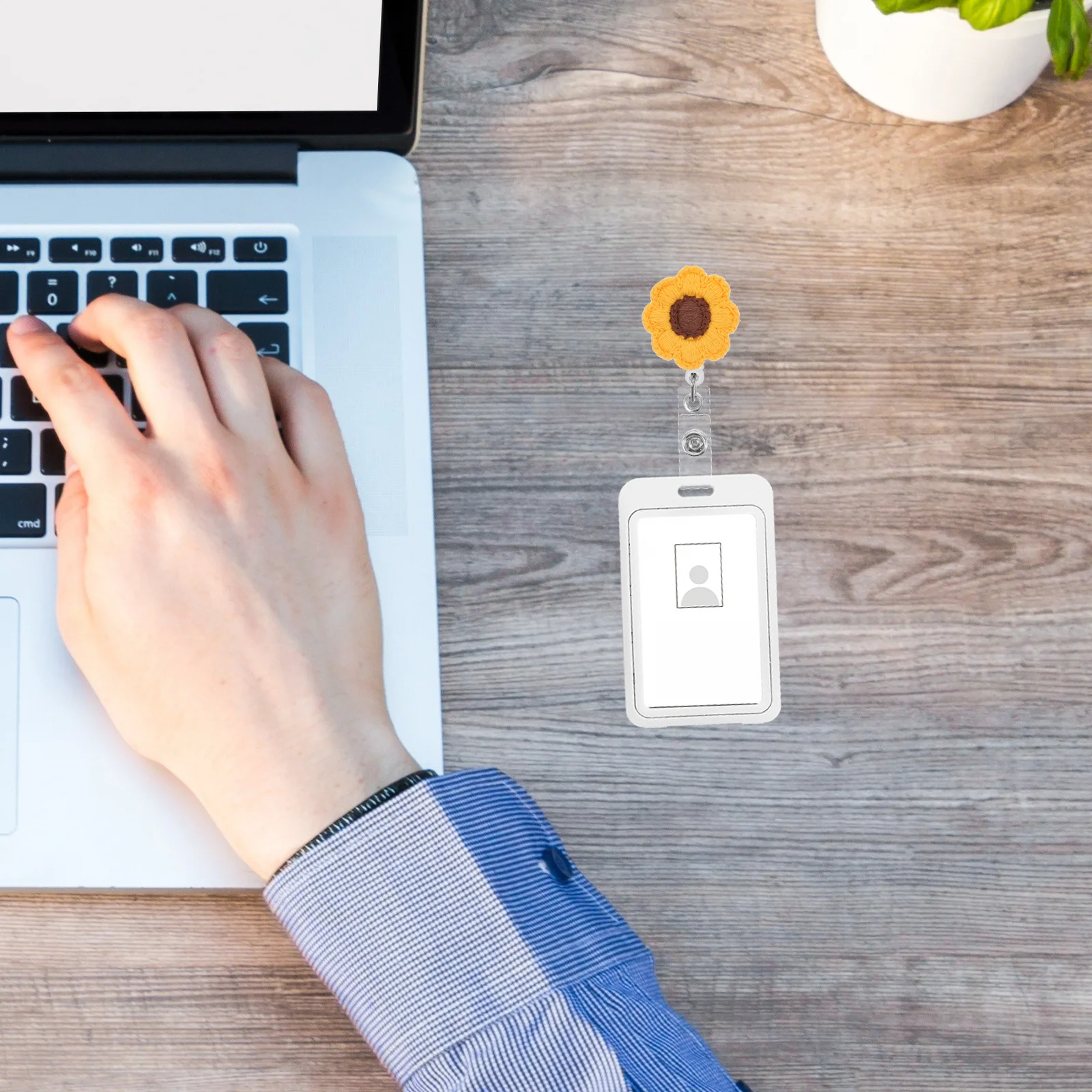 

2Pcs Badge Reel Clip Sunflower Shape Retractable Name Tag Holder for Nurses Security Staff Factory Workers Key Ring Card