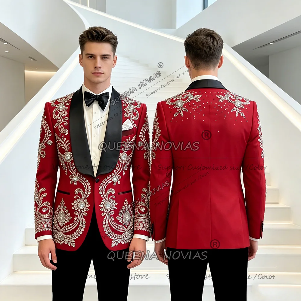 

Мужской костюм на заказ, красный, роскошный, с бисером и стразами, свадебный смокинг, приталенный крой, комплект из 2 предметов, для жениха, для выпускного вечера.