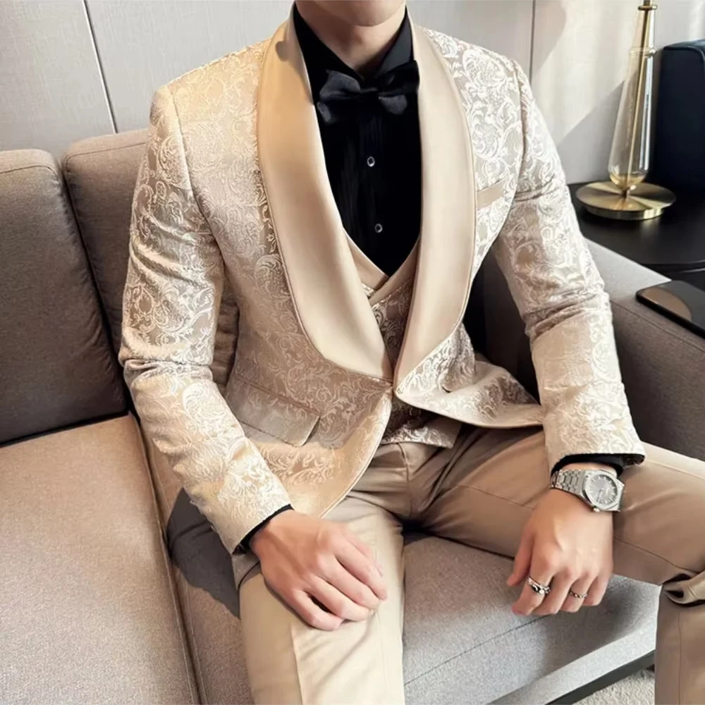 Nuevo Traje Beige Bordado para Hombre 2026, Traje de 3 Piezas con Chaqueta y Chaleco de Tela Jacquard con Pantalón