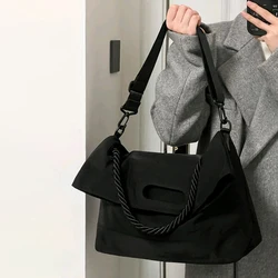 Borsa a tracolla in tessuto di nuova moda per donna borsa da postino Versatile borsa Tote per pendolari borsa grande di tendenza fresca