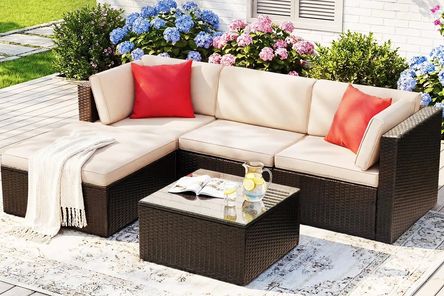 

Комплект садовой мебели из 5 предметов: всепогодный секционный диван из ротанга, уличная мебель для патио с мягкими подушками, стеклянный стол, на заказ