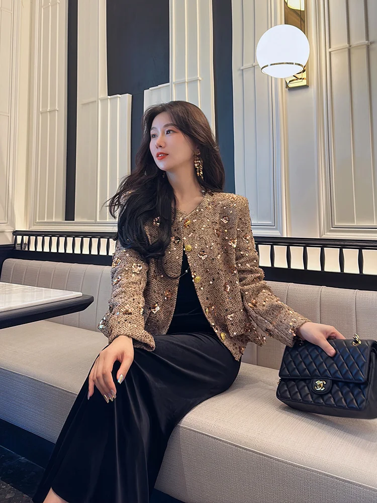 

Модная женская верхняя одежда: блузка ручной работы с бисером, утягивающий топ от бренда Yang Xiaojing, новинка осени 2024 года