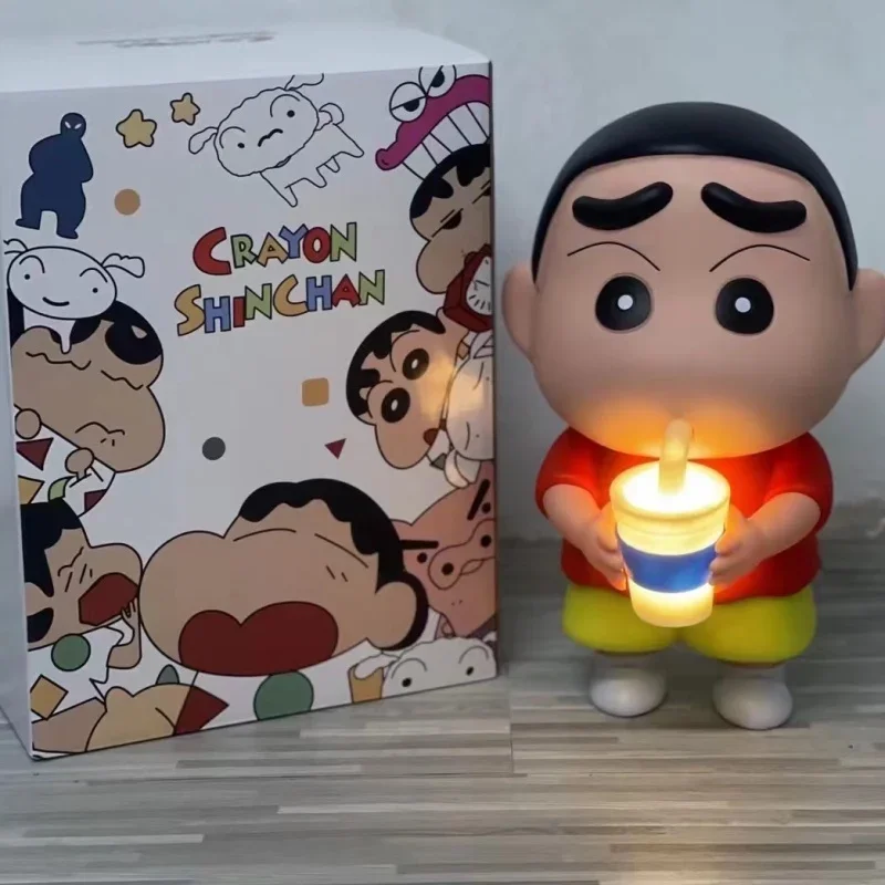 35cm Anime Figur Buntstift Shin-Chan Trinkwasser Tasse mit Licht PVC-Modell handgemachte süße Puppe Ornamente Sammler Geburtstag Spielzeug