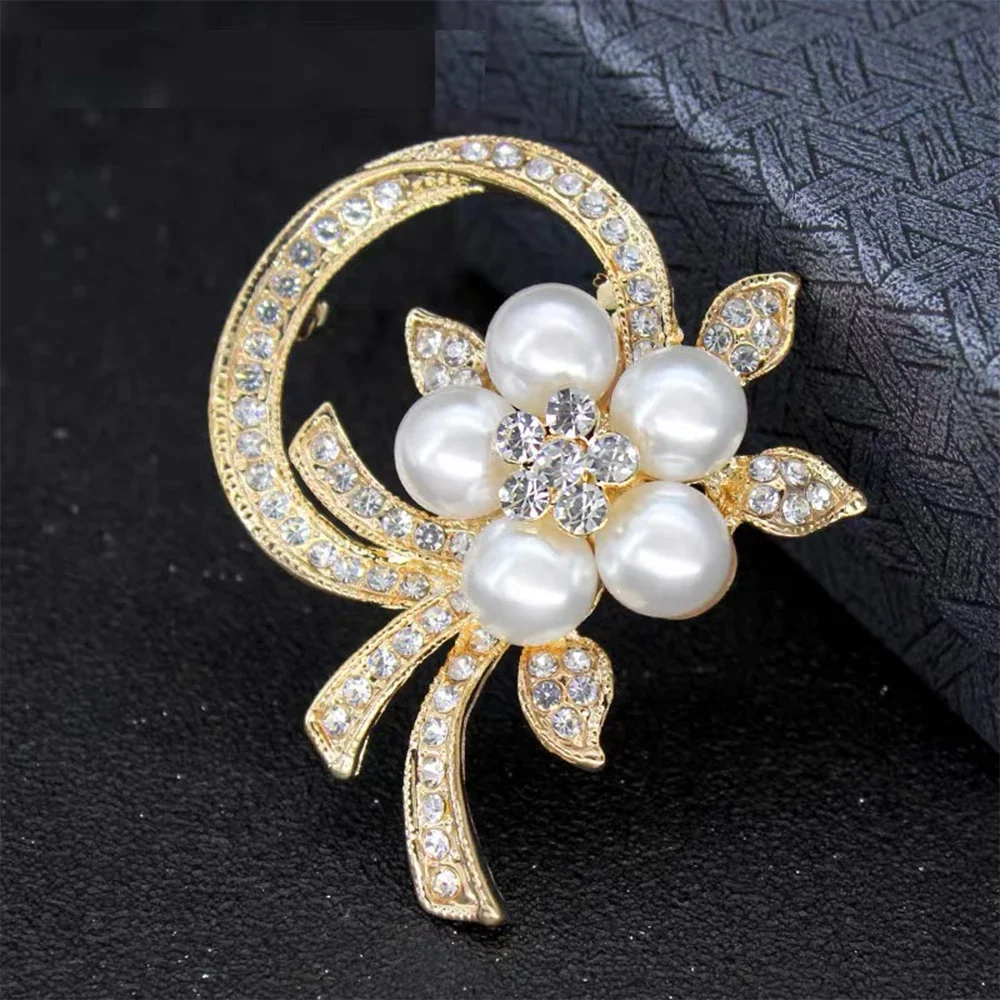 Elegant Baroque Imitation Pearl Flower Rhinestone Brooches for Women Lady Trend Circle Lapel Pins Party Wedding Gifts