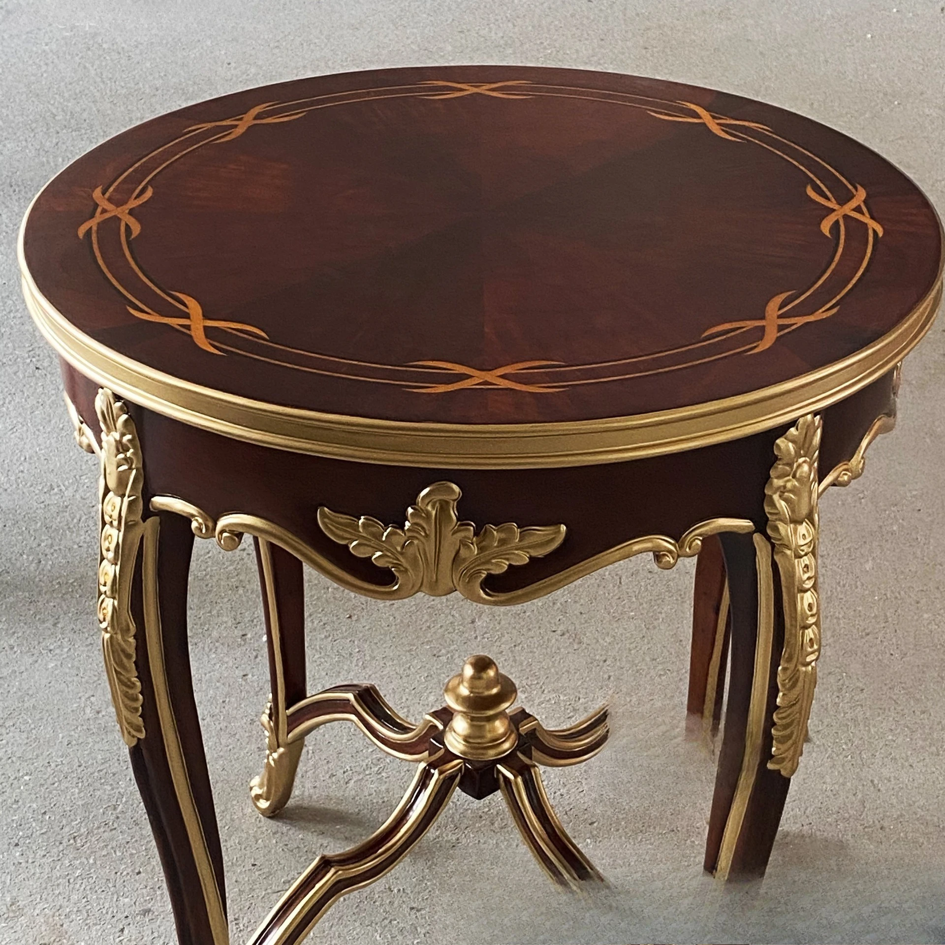 European solid wood veneer carved luxury villa side few veneer parquet round gold-painted corner few