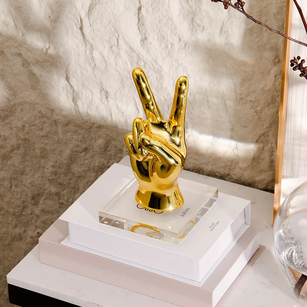 for Home Decor Suppliers Gold Finger Sculpture Stand Fashion House Interior Accessories Home Decoration Table Centre Pieces