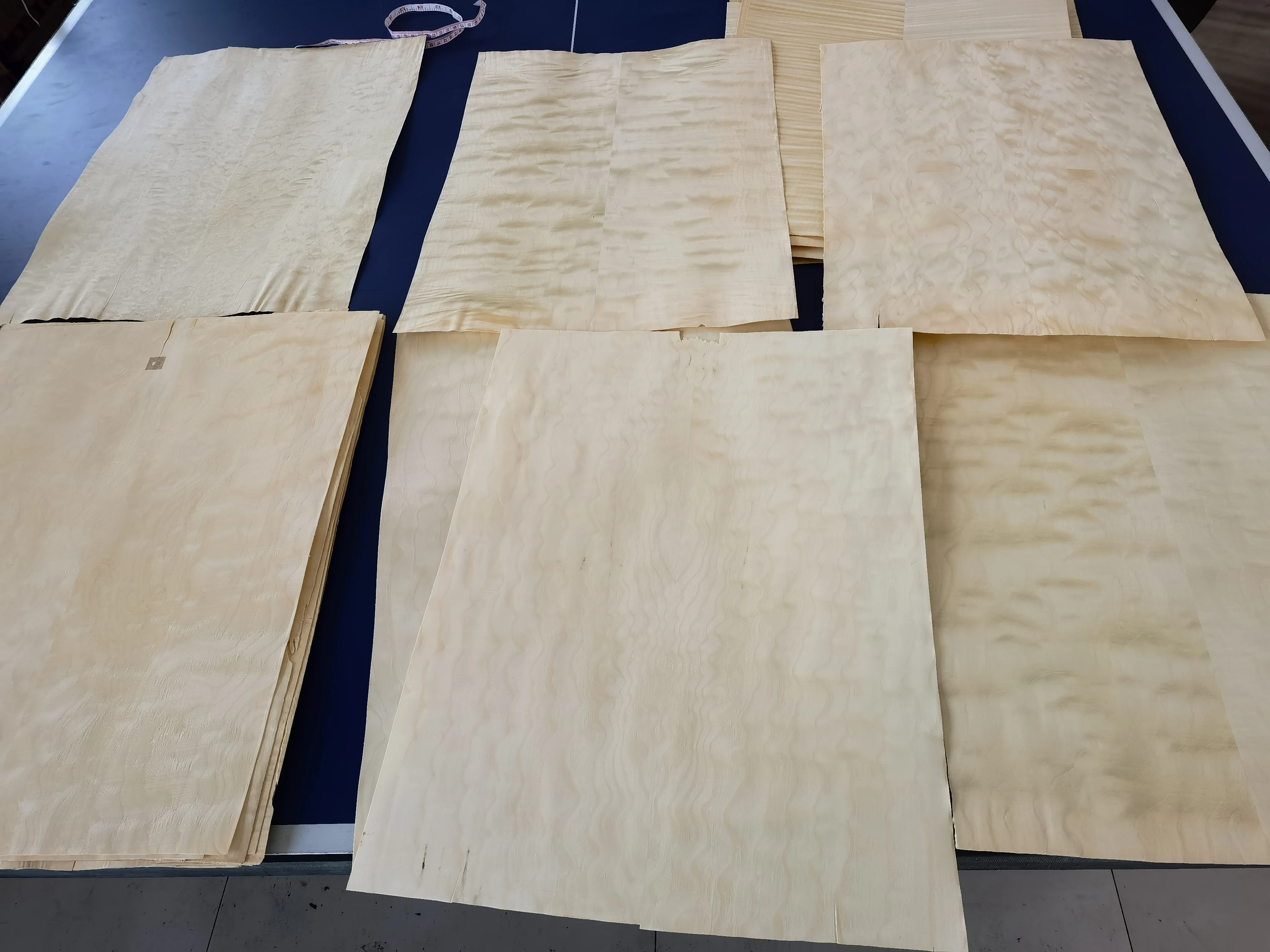 2  pcs  Beautiful Natural color pattern Maple guitar with veneer 51-52cmx39-41cmx0.5mm