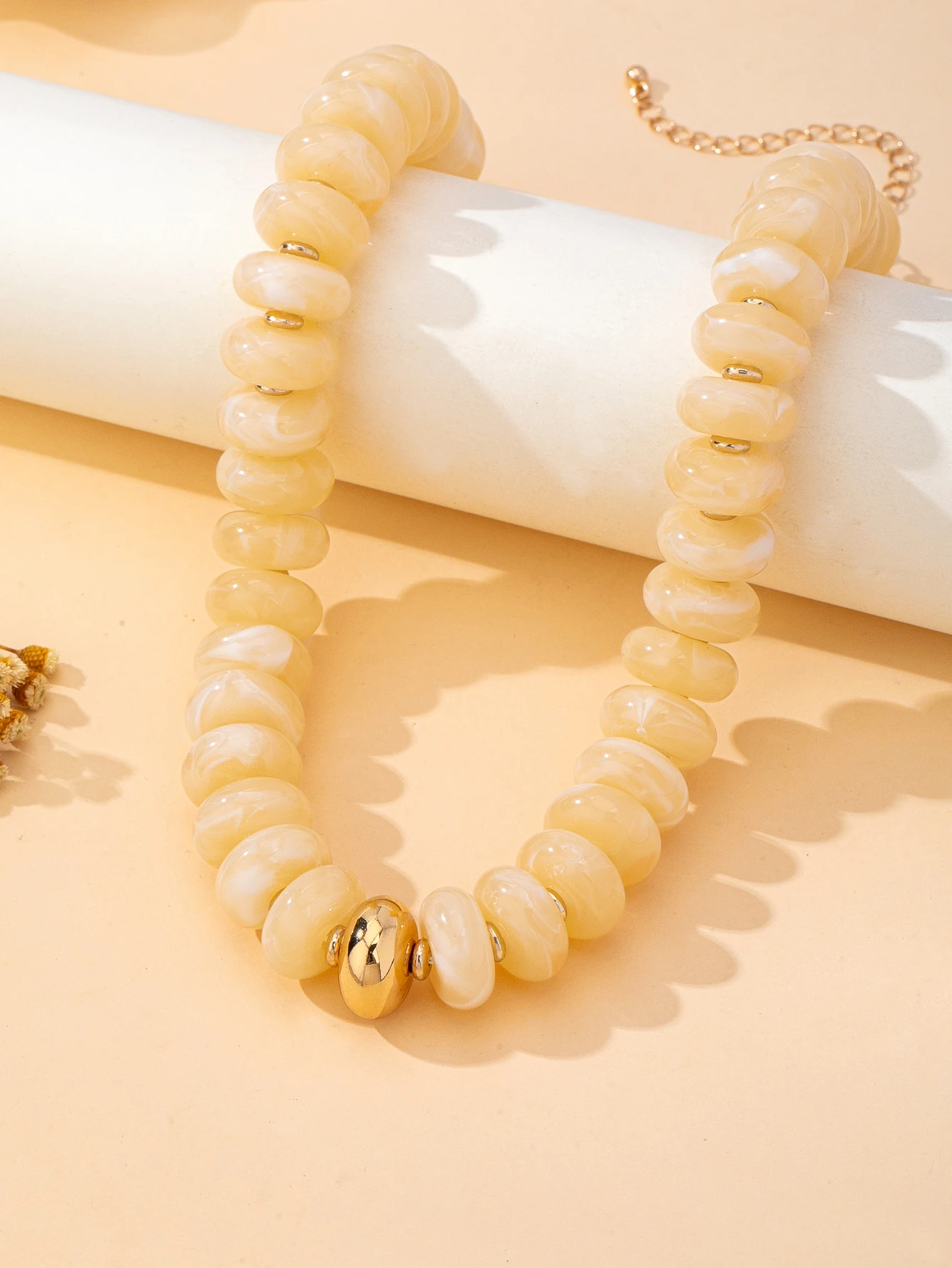 Milky White Gradient Flat Bead Short Necklace, Imitation Beeswax Abacus Bead String Necklace with Gold Spacer Beads, Vintage Bohemian Women's Accessory