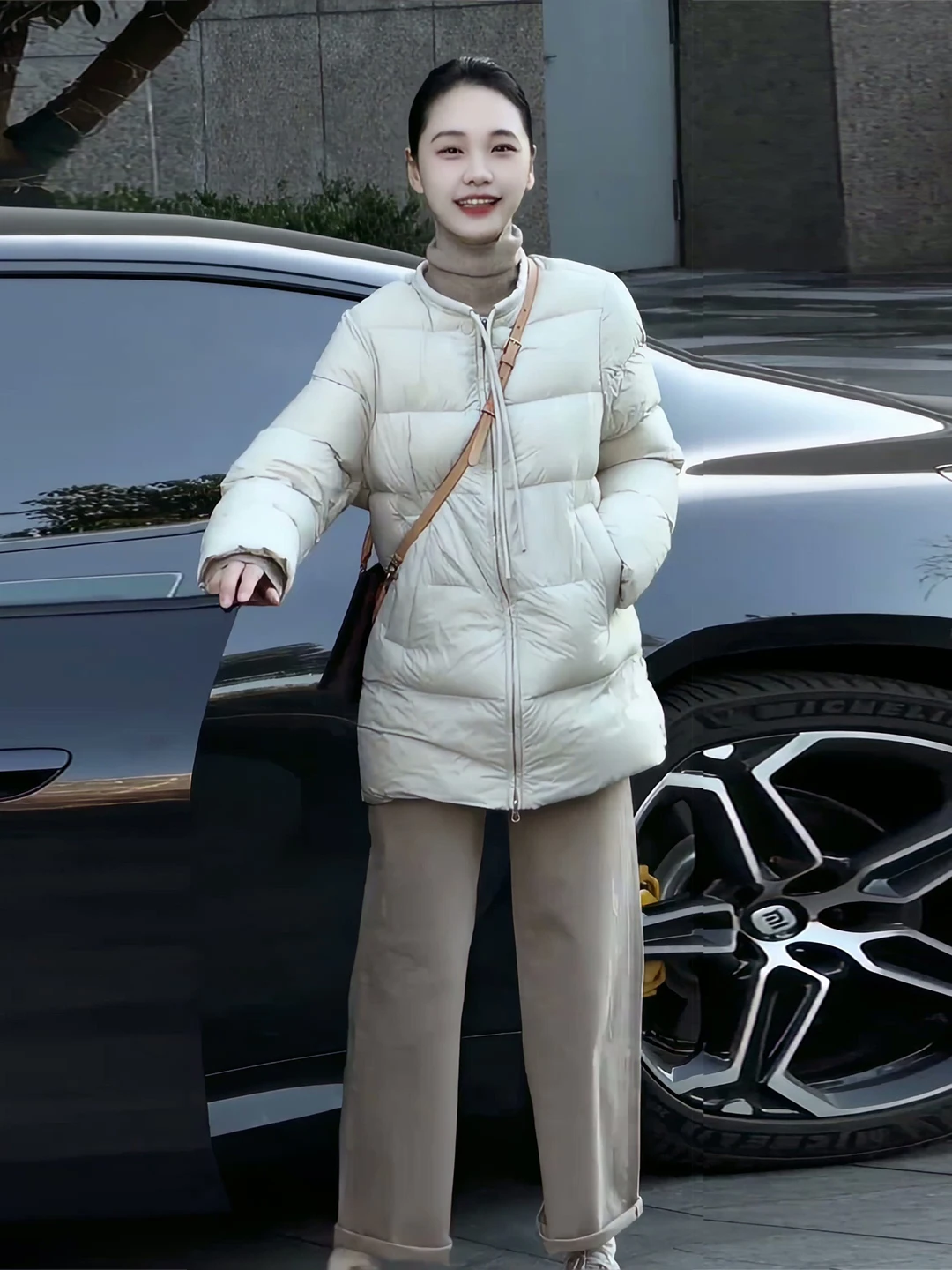 

Женская удлиненная пуховая куртка 2026 года: новая зимняя модная уникальная красивая белая пуховая куртка с круглым вырезом и молнией, теплая