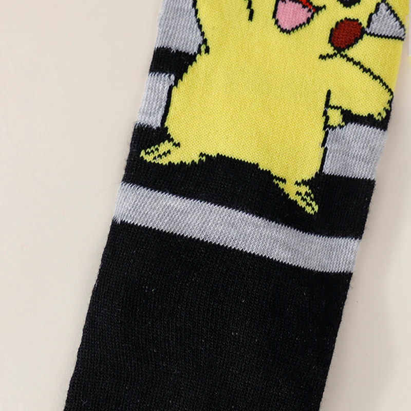 6 Paar modische Cartoon-Anime-Socken für Damen von Poké Mon. Vielseitige, süße und niedliche Pikachu-Socken mit langen Röhren und Buchstaben