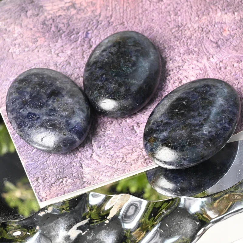 1pc Random Lolite Spinel Palm Stone, Polished Natural Decoratives Stone for Home/office Decor, Crystal Worry Stone for Birthday