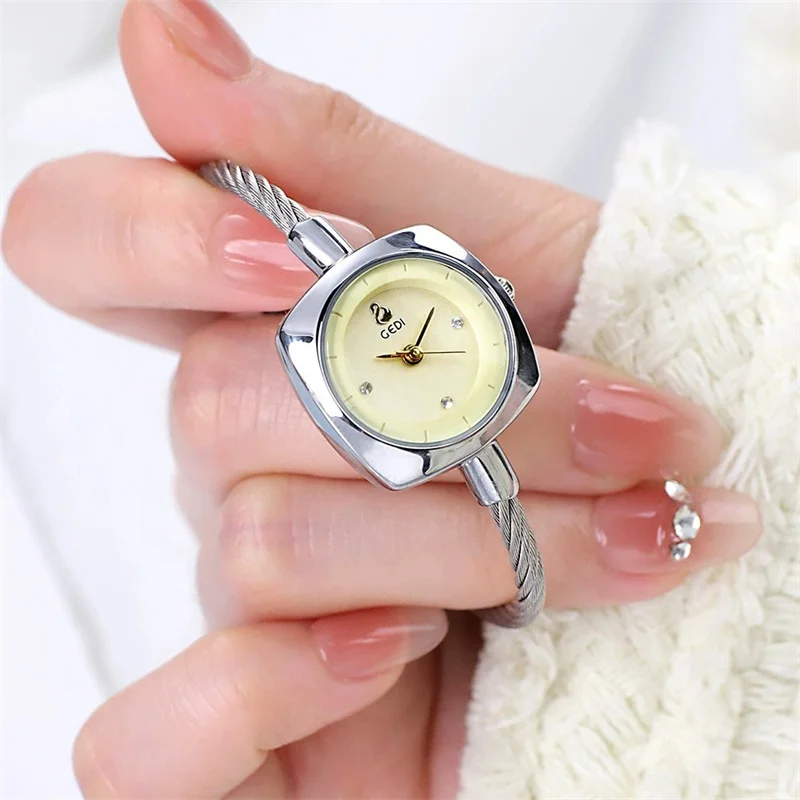 Small Creative No Adjust Metal Braided Cord Bracelet Watch Swan Lady Minimalist Quartz Watch Fashion Elegant Gift for Her Ladies