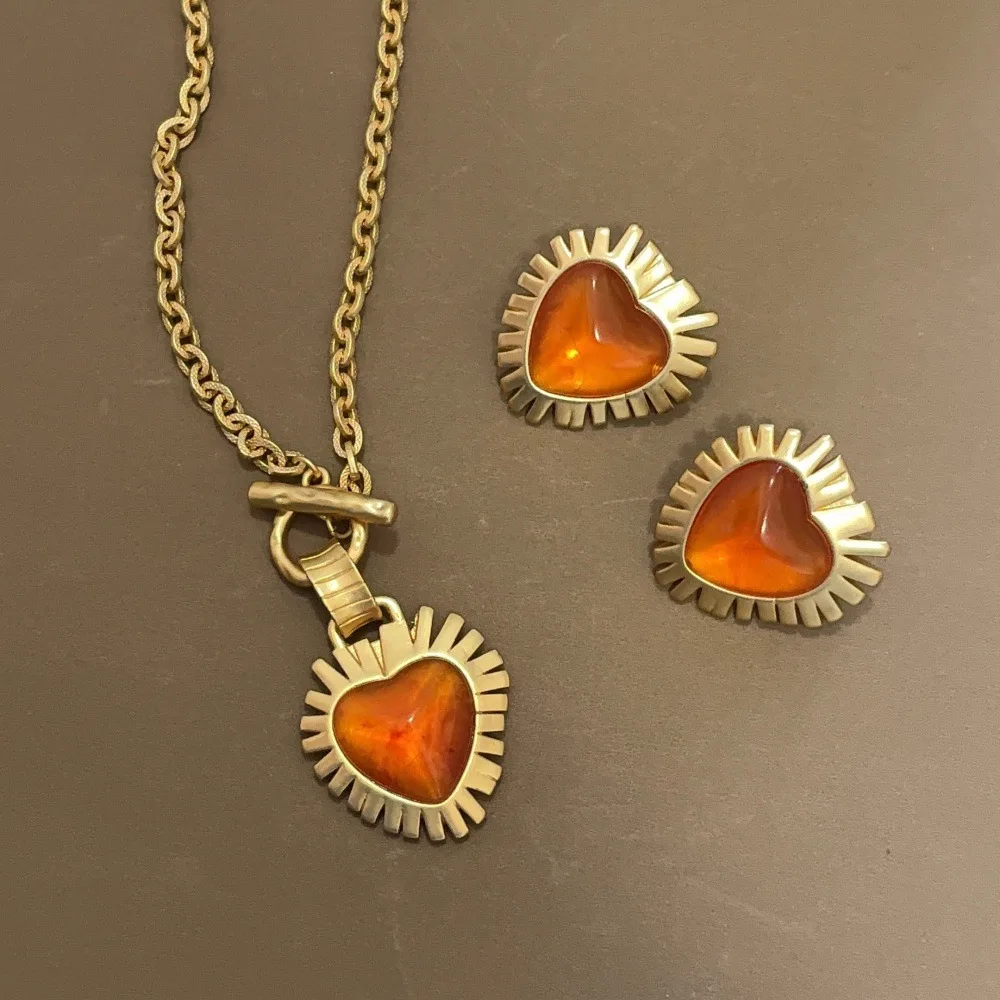 

Women's Exquisite Vintage Orange Heart Resin Necklace Earrings Luxury Fashion Statement Jewelry Trendy Gift
