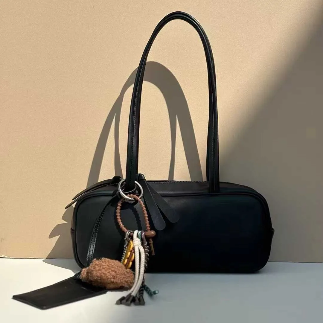 

Autumn Retro Texture Handbag Women's 2025 Autumn and Winter New Casual Bowling Bag Korean Version Single Shoulder Armpit Bag