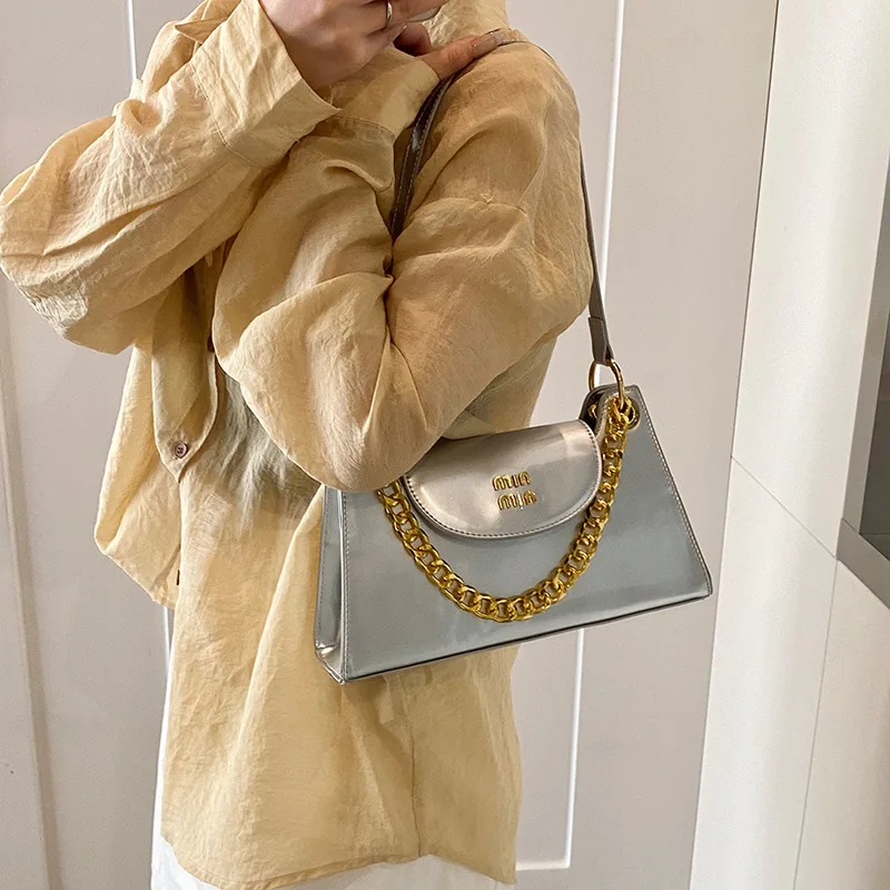 

Glossy Designer-Inspired Shoulder Bag - Gold-Tone Chain Evening Purse with Letter Charms, Elegant Crossbody Clutch