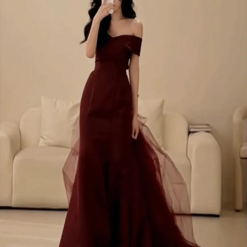 Light luxury small temperament banquet toasting morning gown red one-shoulder dress