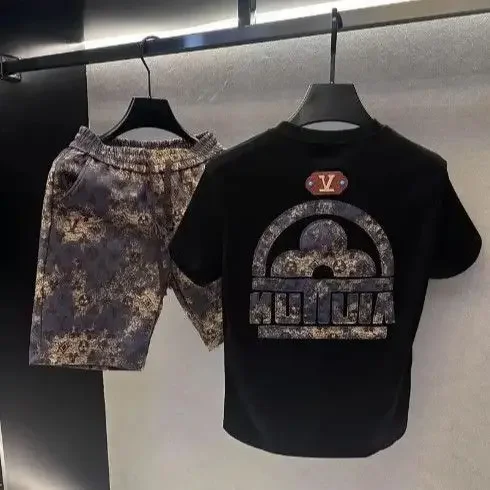 

Высококачественный модный мужской костюм с модным и модным дизайном, брюки пять четвертей с короткими рукавами и контрастным принтом