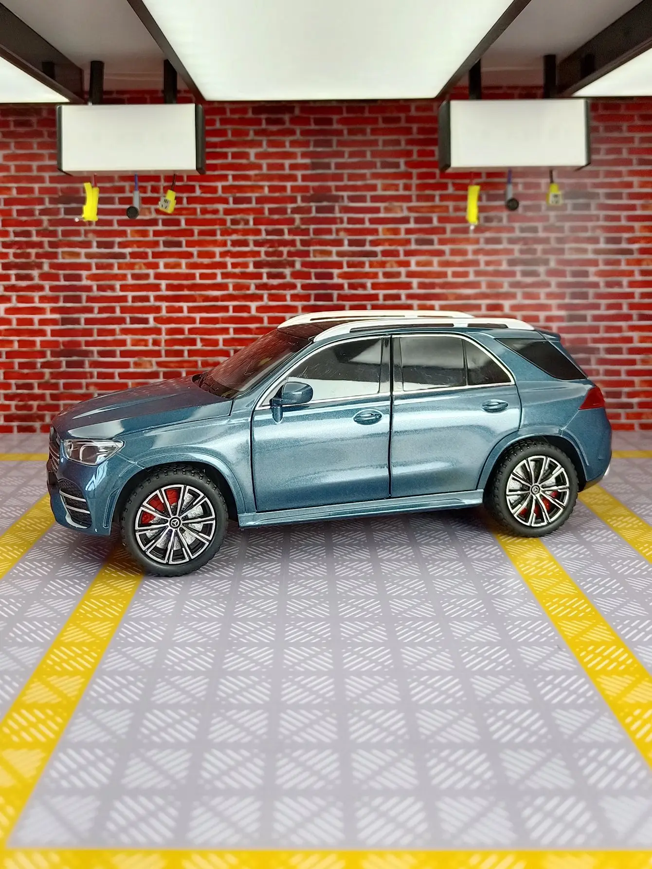 1:24 Mercedes-Benz GLE SUV Legierung Auto Druckguss & Spielzeugfahrzeuge Automodell Sound und Licht Zurückziehen Auto Spielzeug für Kinder Geschenke