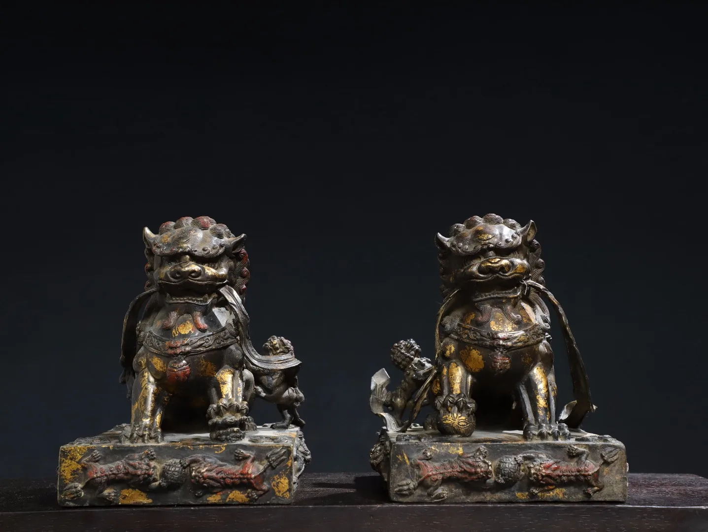 

8"Tibetan Temple Collection Old Bronze Cinnabar Mud gold Lion Statue Mother and Child Lions A pair Amass wealth Ornaments