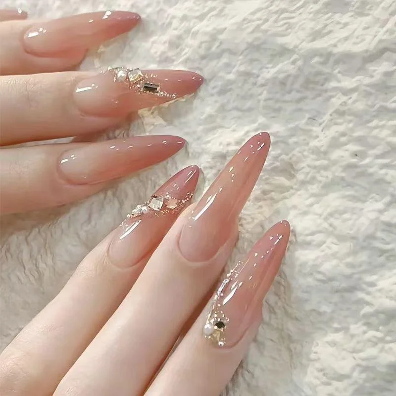 unhas-posticas-destacaveis-com-gradiente-gradual-e-efeito-diamante-simples-elegantes-e-feitas-a-mao-para-um-look-sofisticado