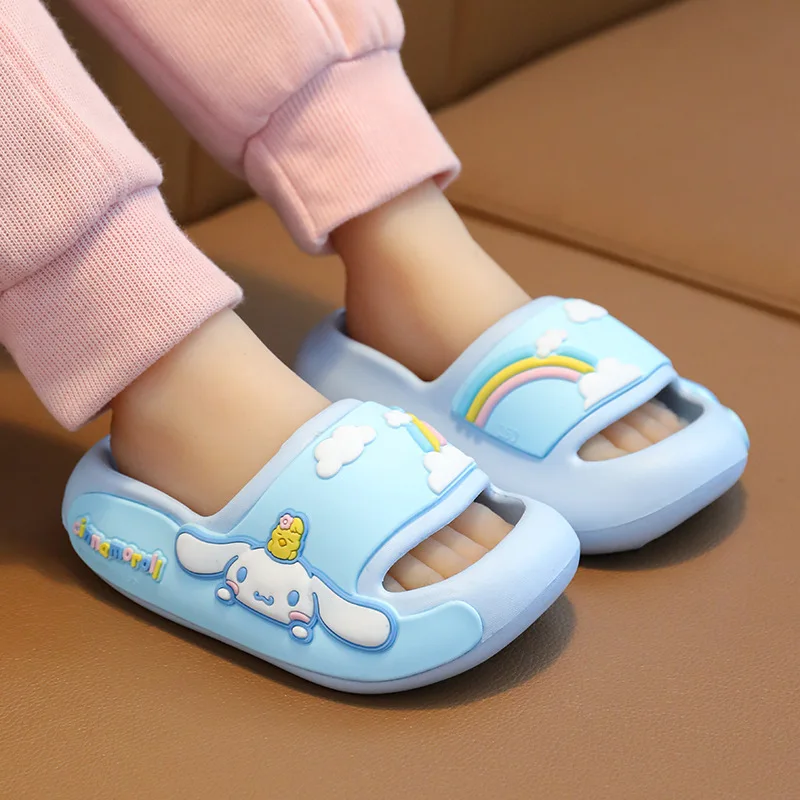 Kawaii Hello Kittys sandal anak-anak Kuromi Cinnamoroll anak laki-laki perempuan sandal kartun dalam ruangan Non Slip sol tebal hadiah Sepatu mandi rumah