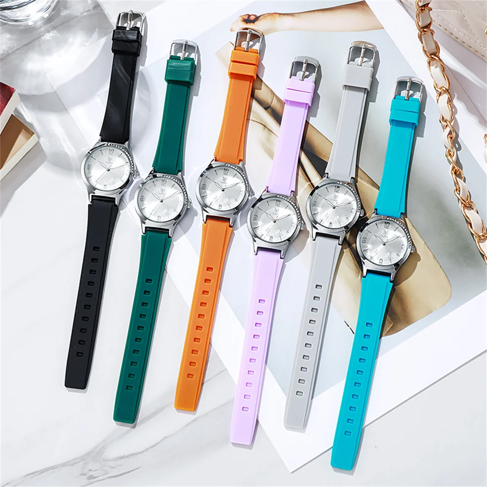 Fashion Women\'s Simple Silver Case Digital Floral Quartz Watch Simple Sport Black Silicone Women\'s Dress Clock Gift Watches