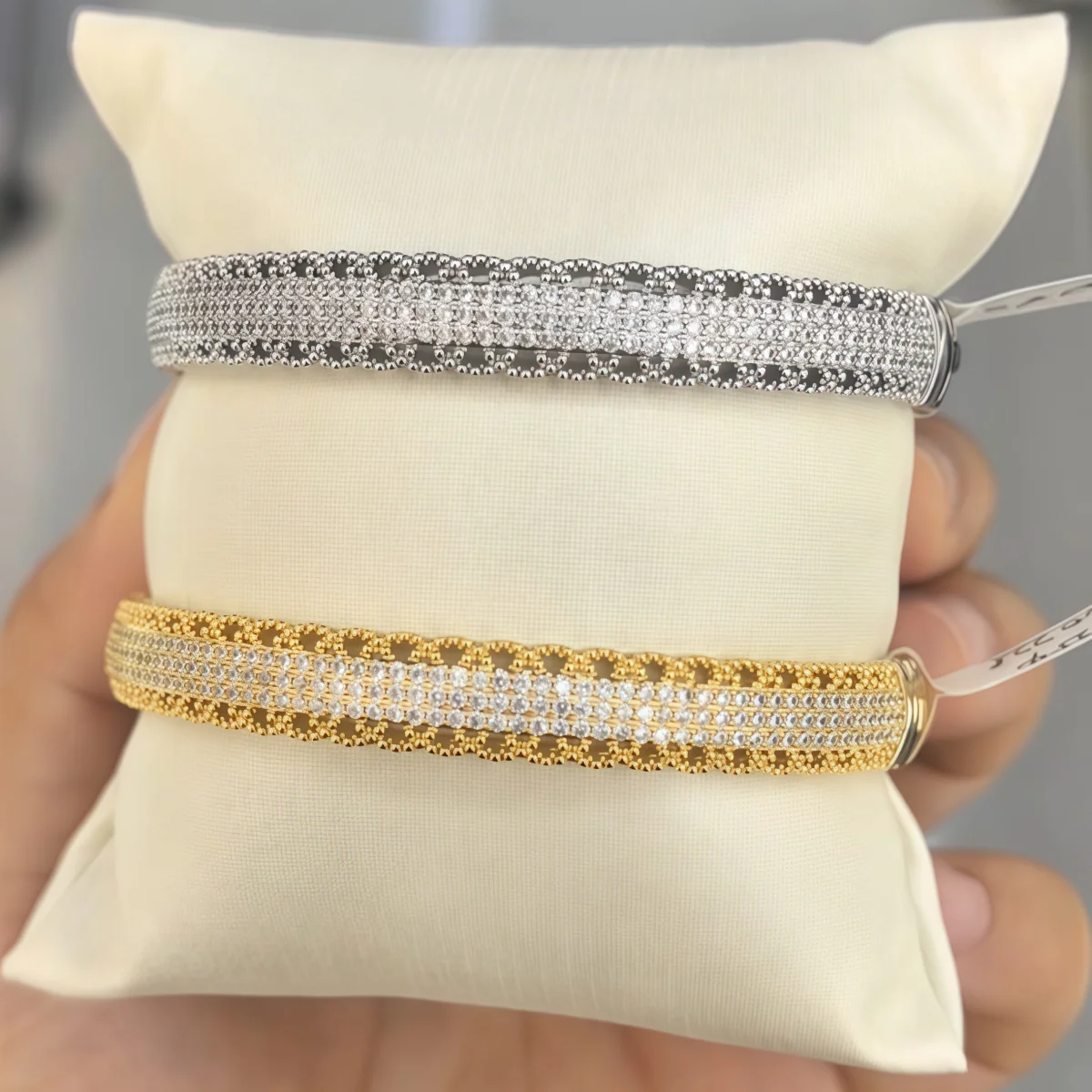 Minimalist Zirconia Bracelet for Women Elegant and Fashionable Party Jewelry Bangle