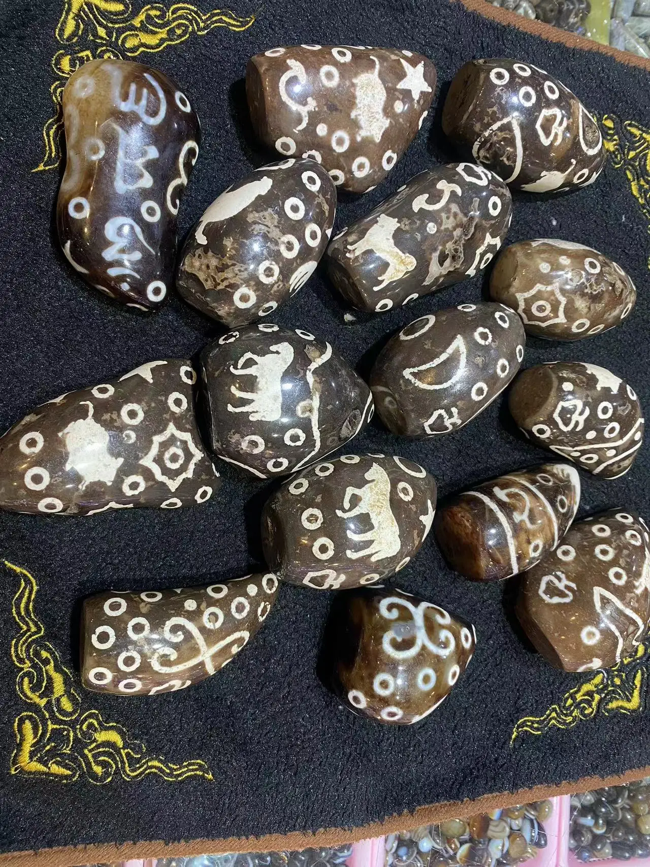 1pcs/lot Natural Old Agate Bead Ornaments Chickens horses and other animal motifs Various shapes Featured vintage ornaments