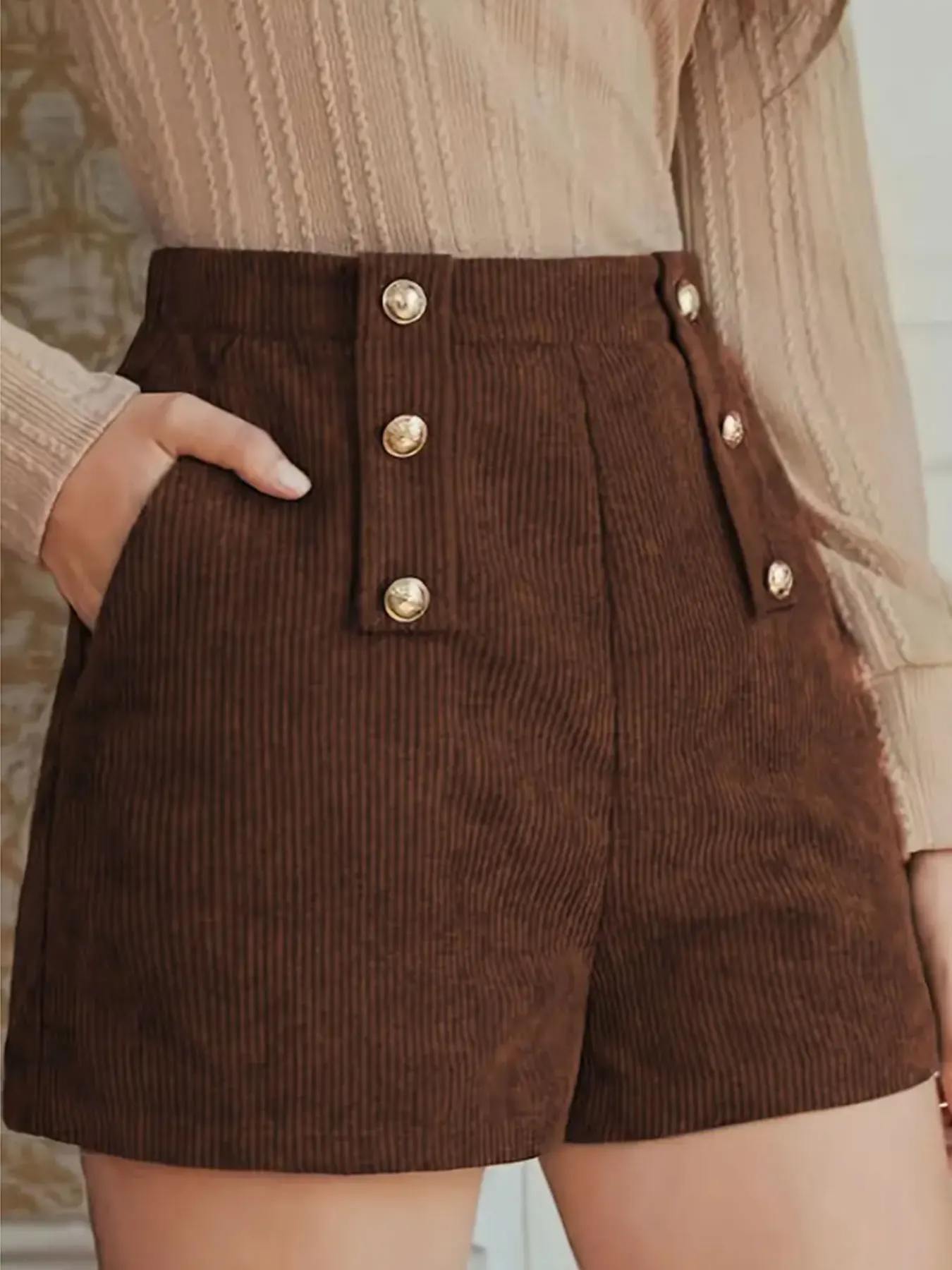 ベルトのないレディースレトロスタイルのショートパンツは、ミニマルで多機能で、仕事にも普段使いにも適しています。 伸縮性があります