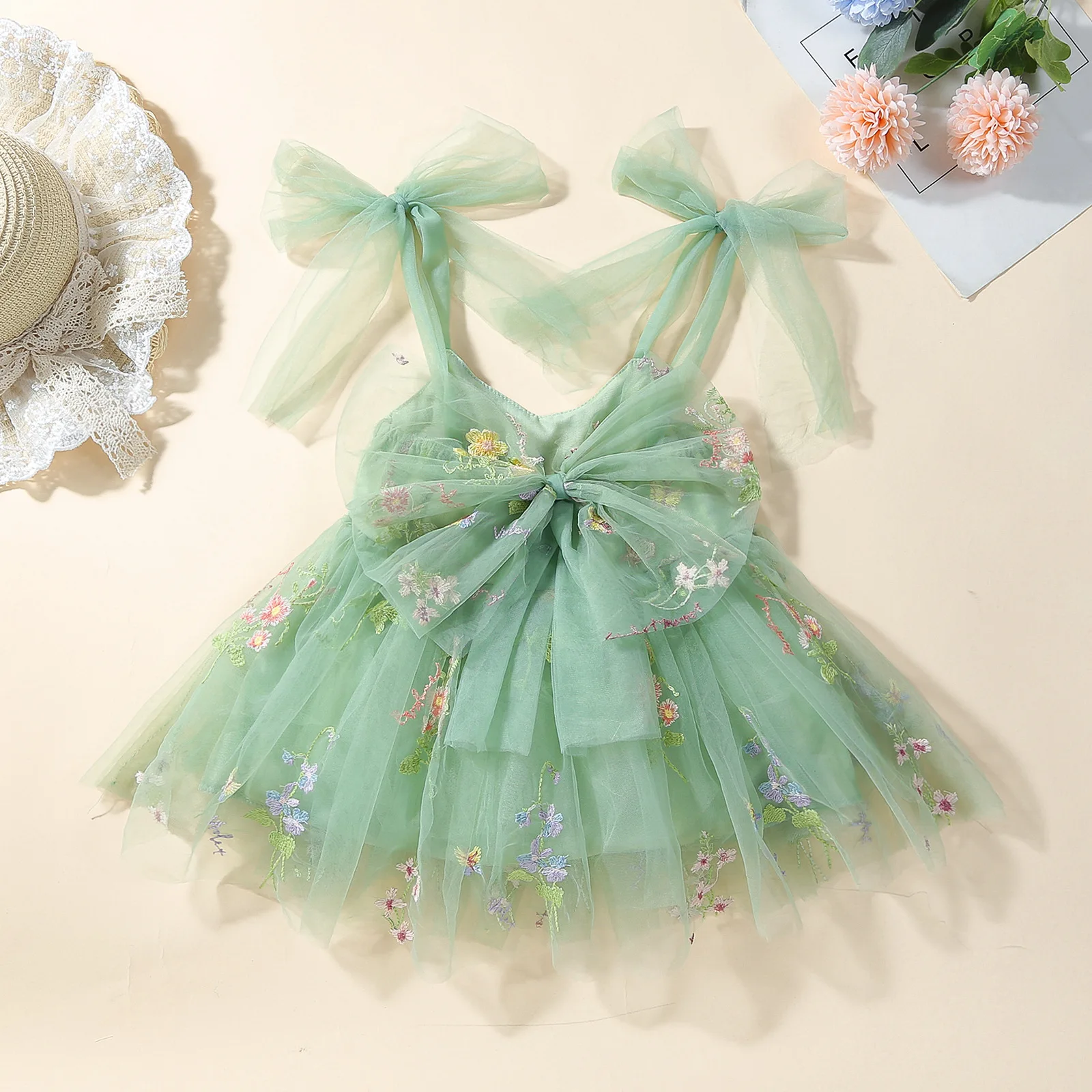 Baby kleidung Kleid für Frühling und Sommer Mädchen Kleid dreifarbig bestickt Mesh Hosenträger Stil Prinzessin Kleid Mesh Rock