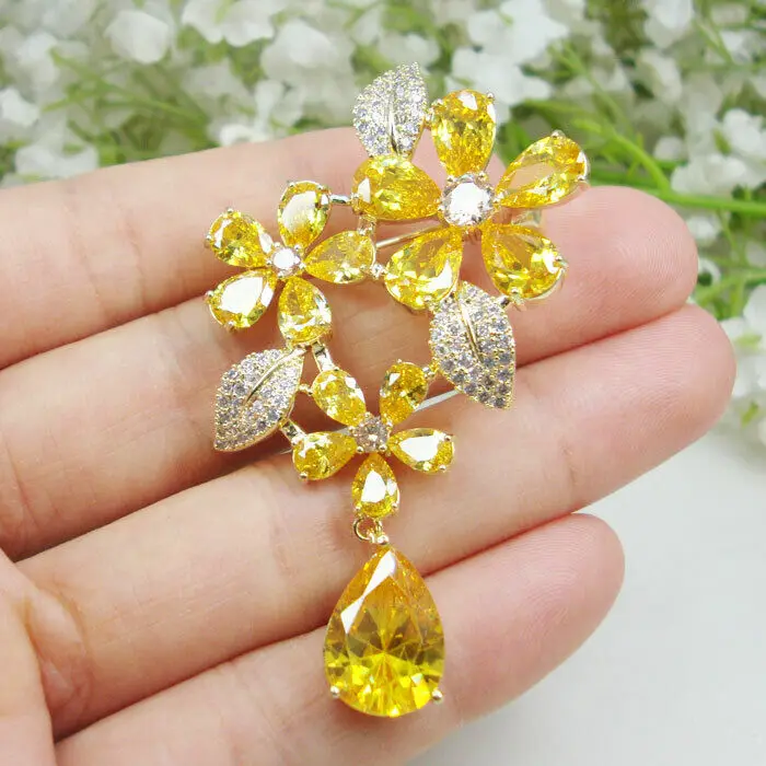 Woman's Charming Microinlay Yellow Zircon Crystal 3 Flower Teardrop Brooch Pin