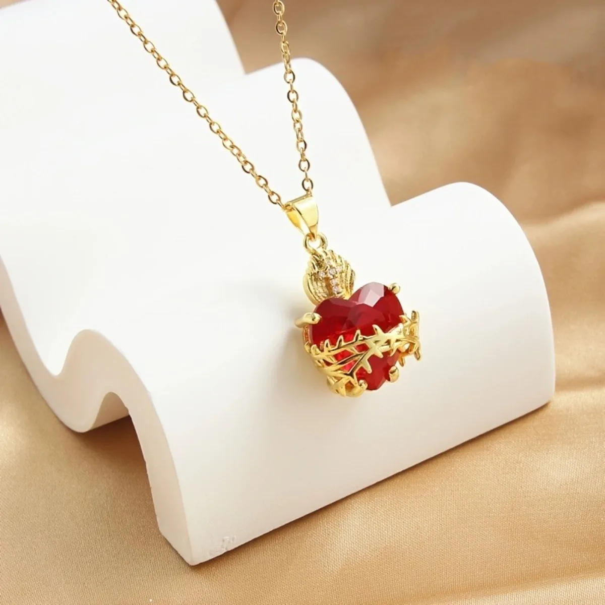 A Red Love Cross Necklace Pendant, Fashionable And Simple, Suitable For Girls To Wear At Banquets, Parties And Anniversaries