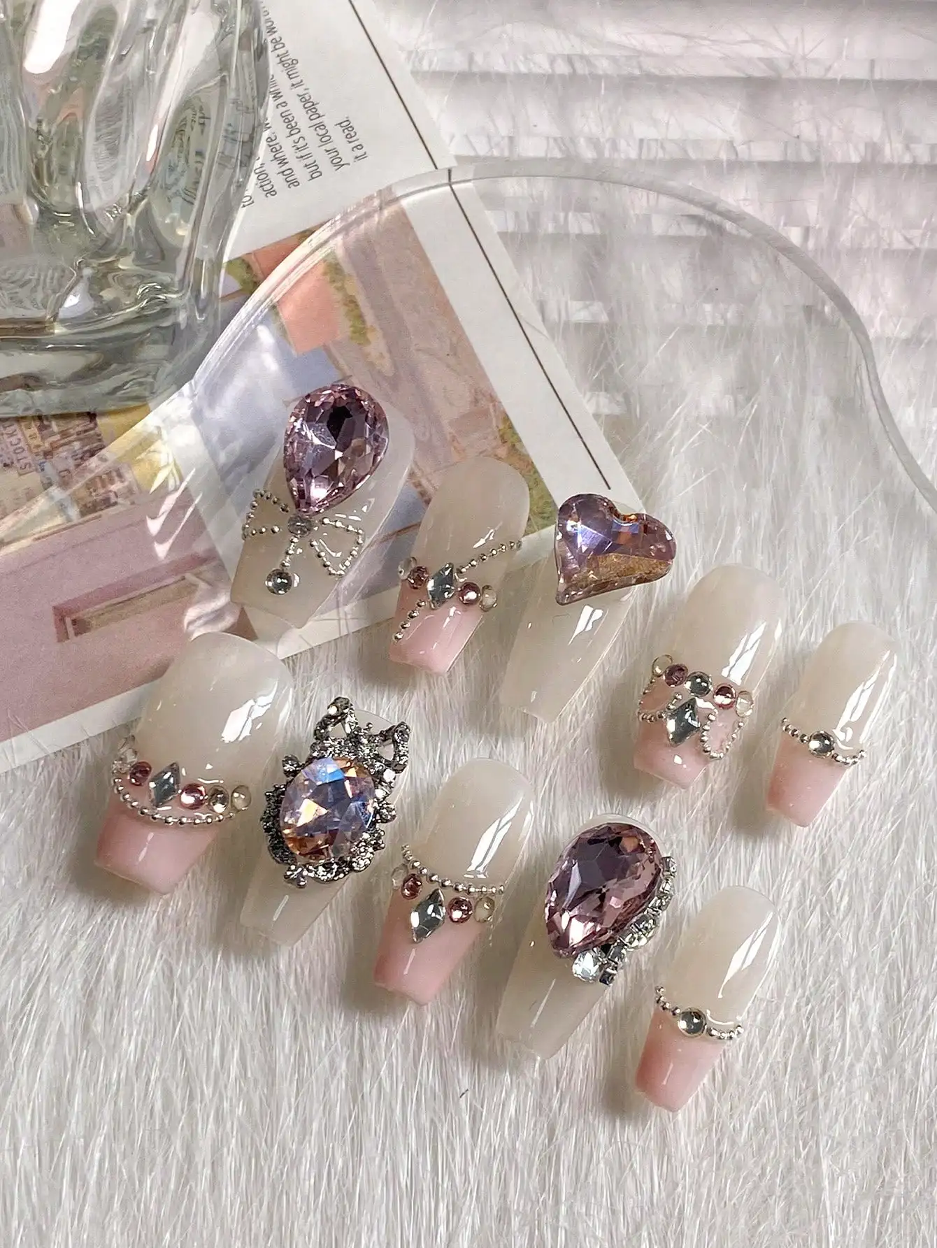 10 Pieces of Handmade Wearable Nail Art, Trapezoidal Full-Cover Nail Tips, Long Length, Nude Pink Gradient, Rich and Luxurious Style, Suitable for Women and Girls, Perfect for Weddings, Banquets, Date Nights, and as a Gift for Anniversaries, Includes 1 Piece of Jelly Glue and 1 Nail File