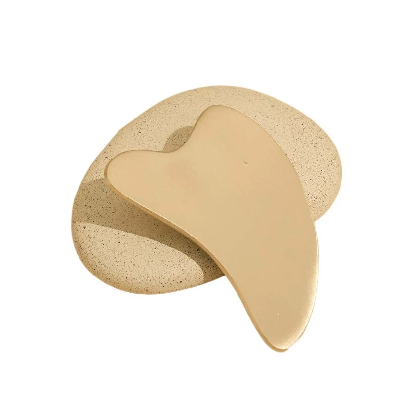 Heart-shaped Guasha bronze surface spoon are corrosion-resistant, not easy to rust, and will not deform after long-term use