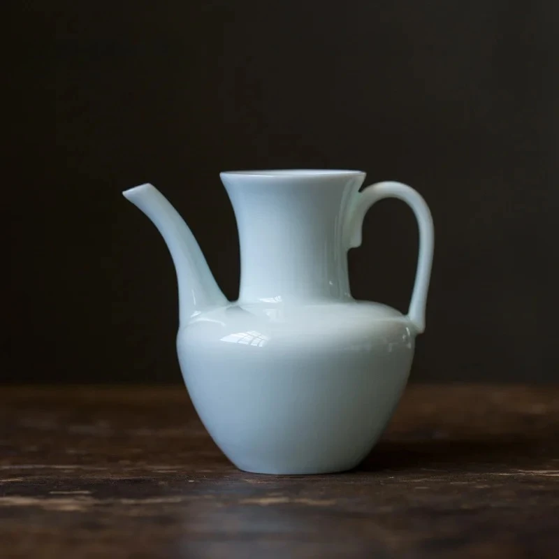 

220ml Hutian Kiln Misty Blue Porcelain Tea Pitcher Celedon Divide Tea Chahai Hand-held Justice Pot Kung Fu Tea Ceremony Vase