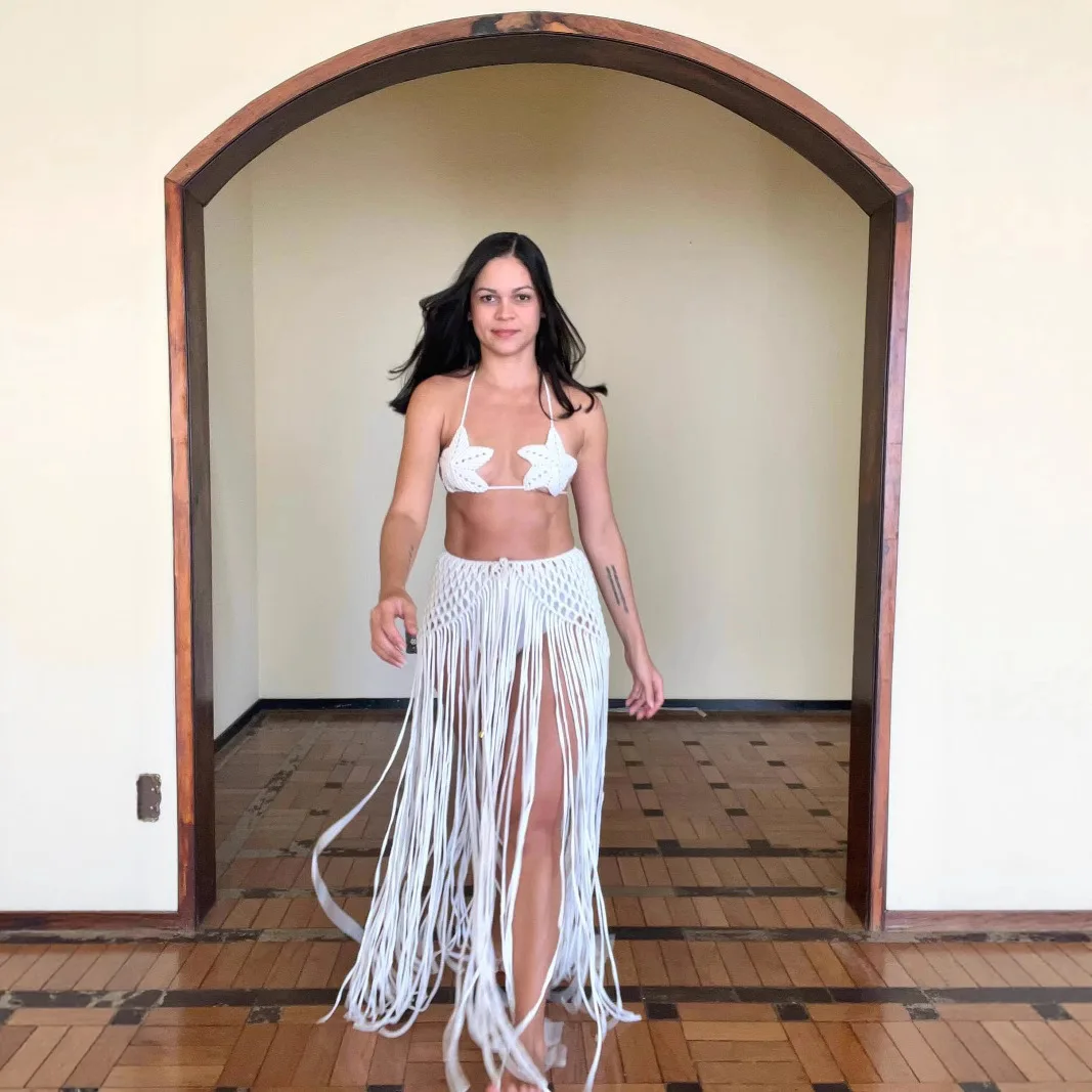 Conjunto de Bikini bohemio de ganchillo para mujer, conjunto de 2 piezas, moda de verano 2021, sujetador con corsé de concha, Top corto, falda larga con borlas, ropa de playa para vacaciones