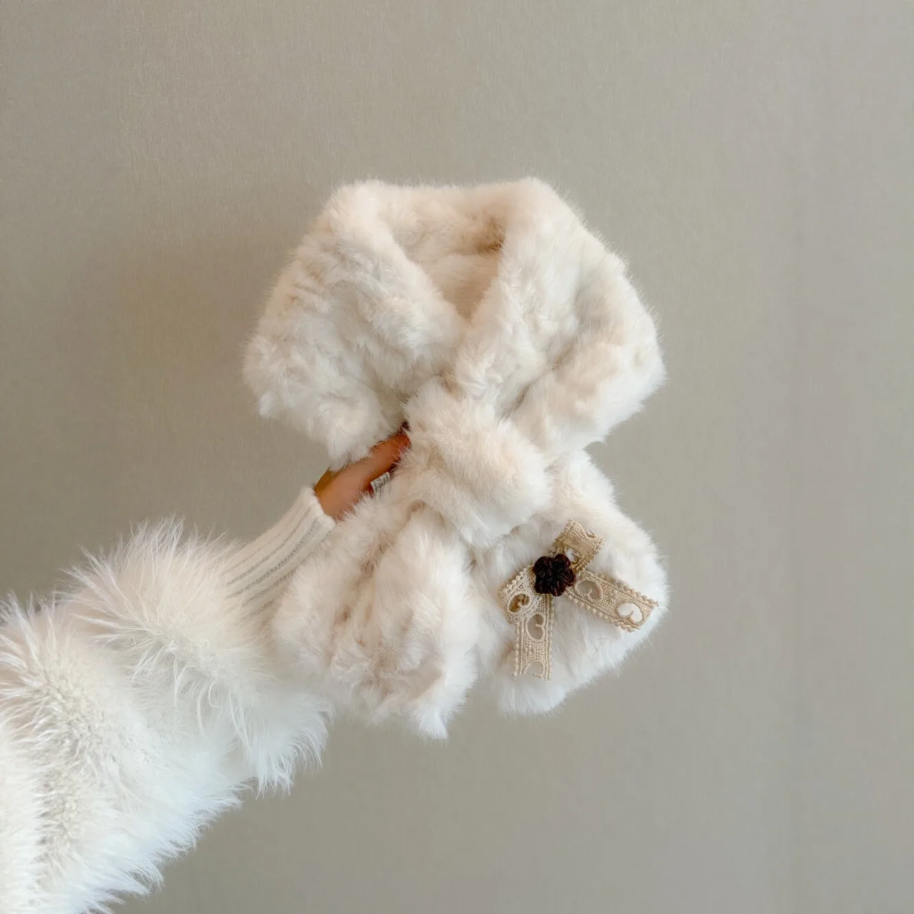 Autumn and Winter Imitation Fur Plush Scarf Women's High-end Feeling Cross Scarf Warm Temperament Lace Bow Decorative Shawl