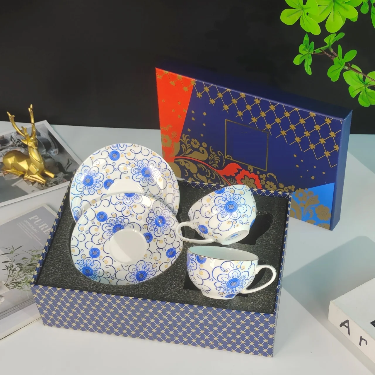 

Рождественский русский стиль, королевская керамика, посуда, кофейная чашка, тарелка, кружка, европейская чашка для послеобеденного чая и блюдце, набор, подарочная коробка