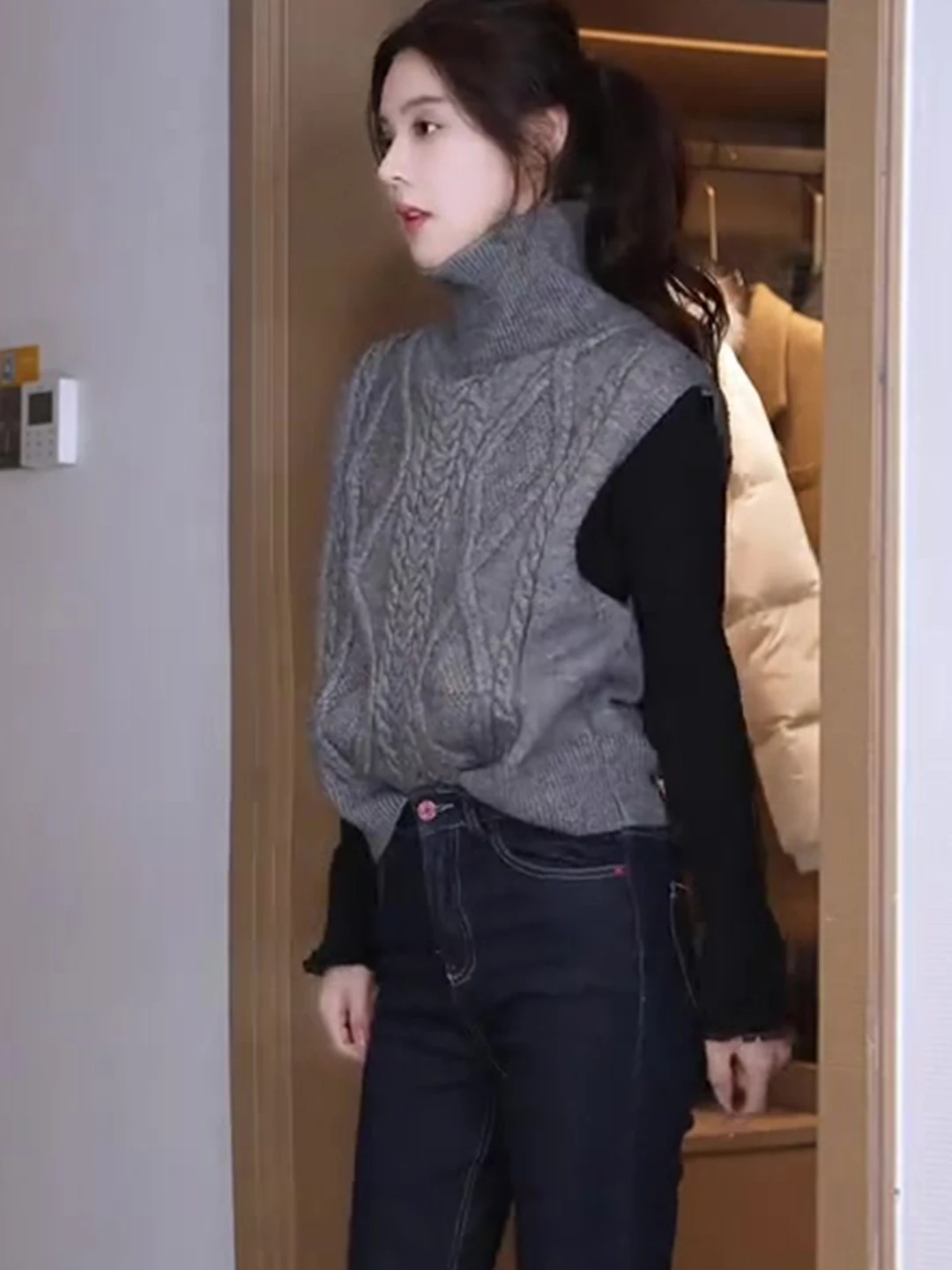 

Zhang Women's Casual Sle Knitted Vest High Collar Double Sided Wear Spring Autumn Season Layering Faion Ladies Sweater