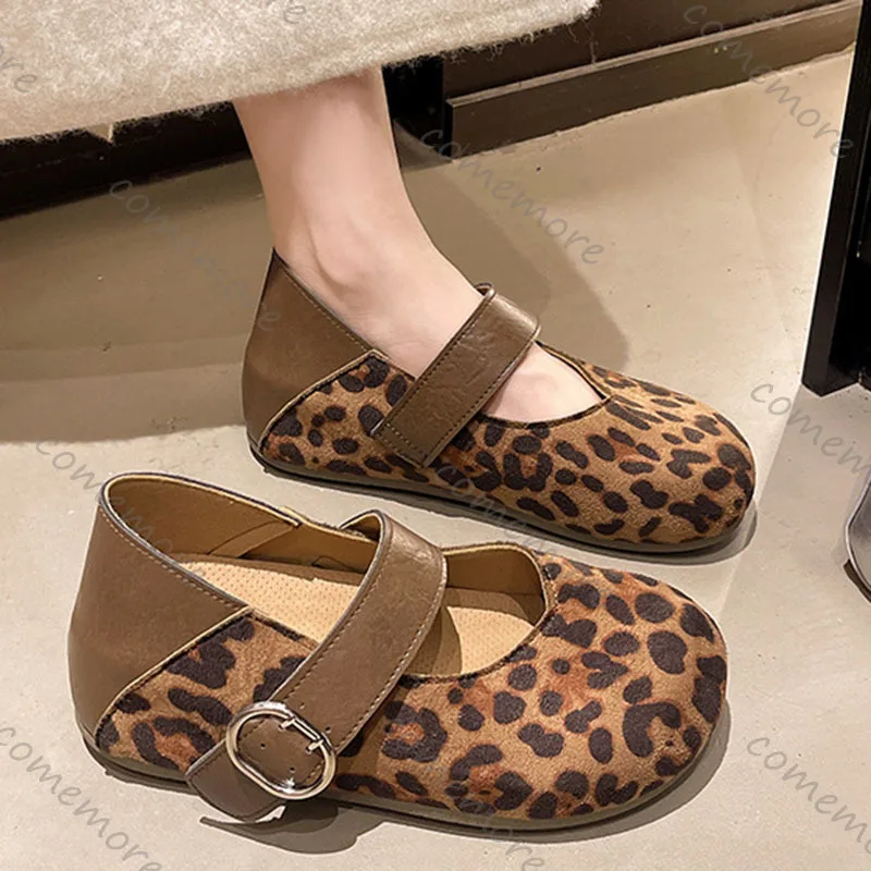 

Comemore Ретро Леопардовые туфли Мэри Джейн Женские осенние туфли на плоской подошве с неглубоким носком Повседневная замшевая балетная женская обувь с пряжкой на ремне и круглой головкой