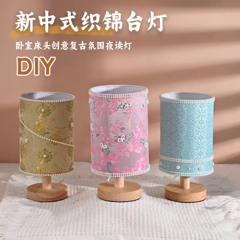 lampe-de-bureau-creative-cadeau-veilleuse-brodee-a-brancher-lampe-decorative-d'ambiance-pour-chambre-a-coucher