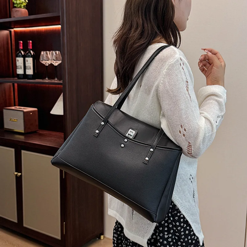 

2025 Новая женская большая вместительная сумка, шикарная сумка через плечо с регулируемым ремнем, универсальная для работы и повседневного использования