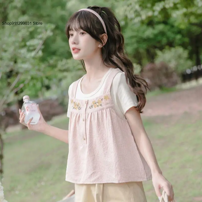 Summer and Autumn Leisure Japanese Sweet Design College Style Embroidered Checkered Strap Tops Vest Woman