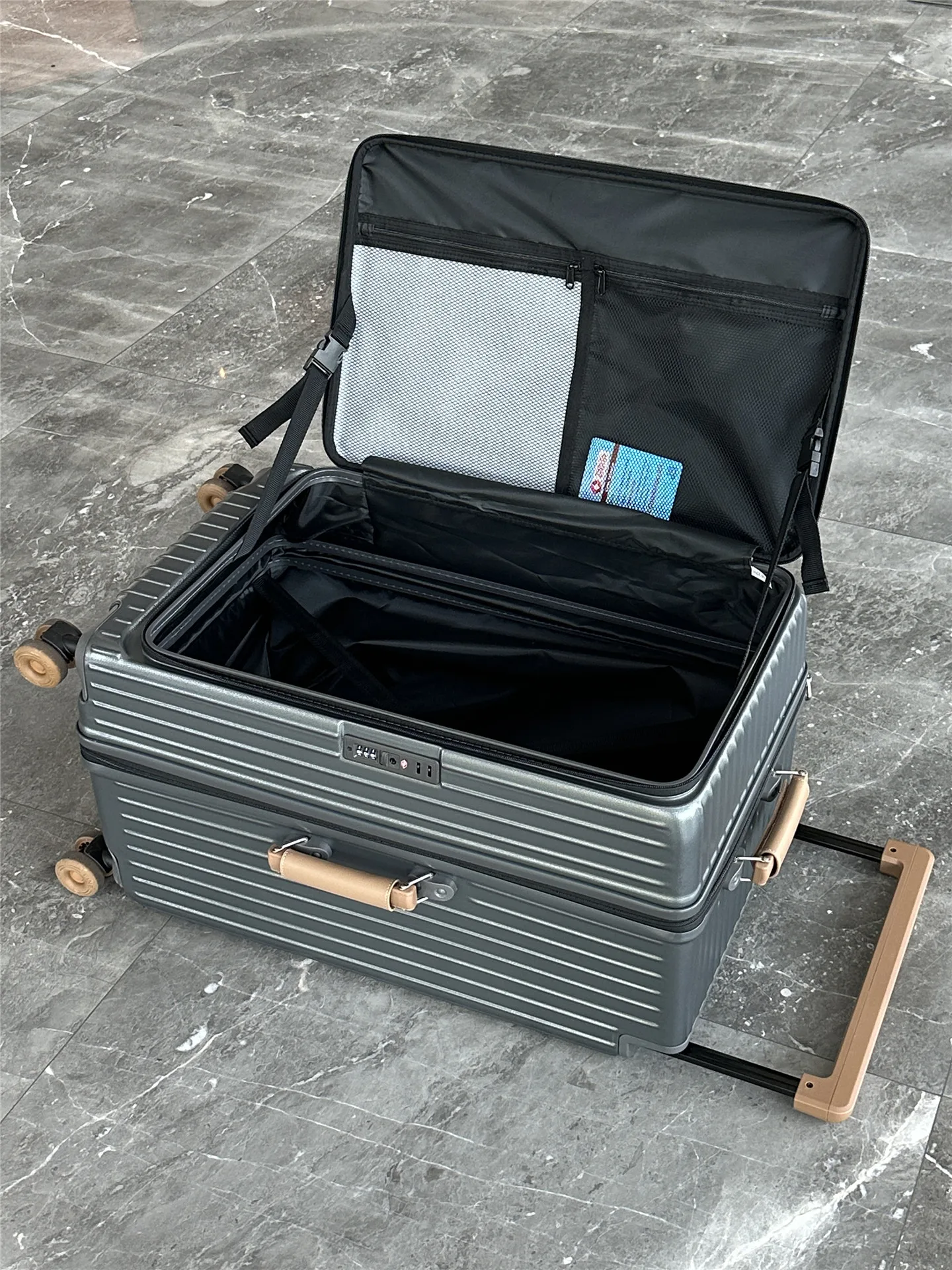 

Large Capaci Travel Suitcase Side Opening Carry-On Bag 28 Inch Explosion-Proof Zipper for Men And Women Faionable PC Mate...