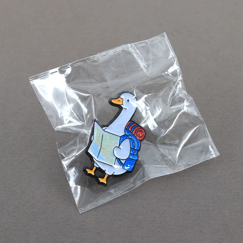 Niedliche Reisegans Emaille-Pin, Rucksack-Ente mit Karte, Brosche, Wanderabenteuer-Tier-Abzeichen, Kreativer Ansteckpin, Geschenk für Reisende – Detail 9