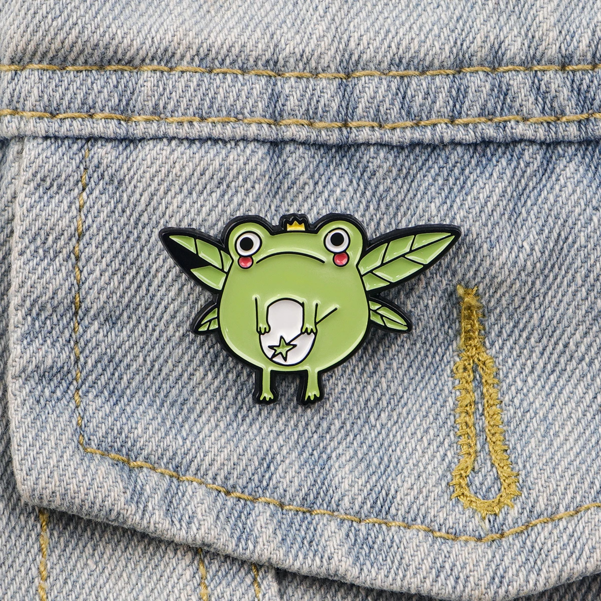 Cute Frog Enamel Pin Creative Animal Brooch Pines Lapel Pins Badge on Backpack Clothing Accessories Fashion Jewelry Kids Gift