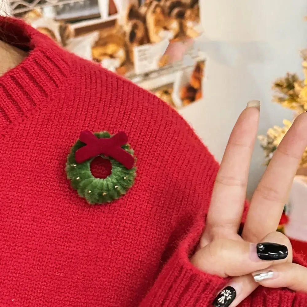 Fashion Cartoon Christmas Pendant Red Green Mini Wreath Keychain Bag Pendant Soft Christmas Brooch Car Key Pendant